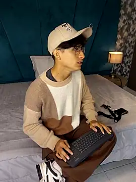 Aaron Eze online show from April 2026 12:41:02 PM