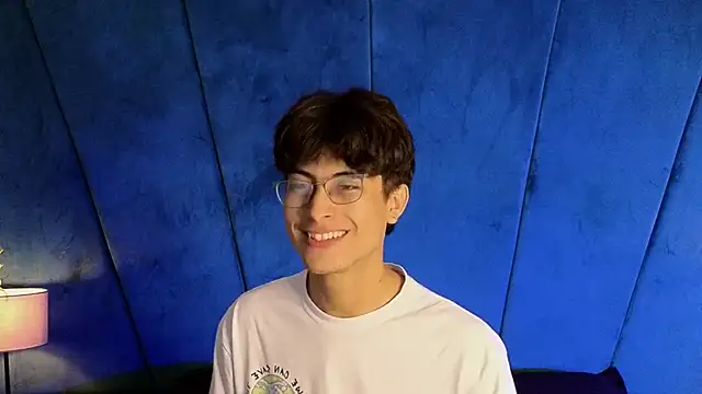 Aaron Eze online show from November 2025 10:13:02 PM