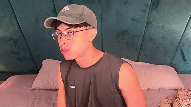 Aaron Eze online show from April 2026 01:29:02 PM