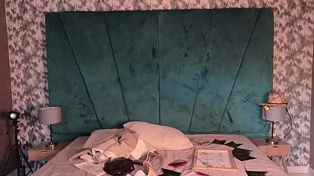 Aaron Eze online show from April 2026 12:11:01 PM