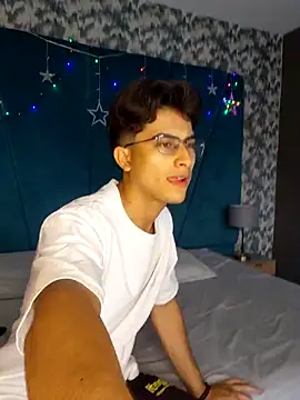 Aaron Eze online show from December 2025 07:27:01 PM