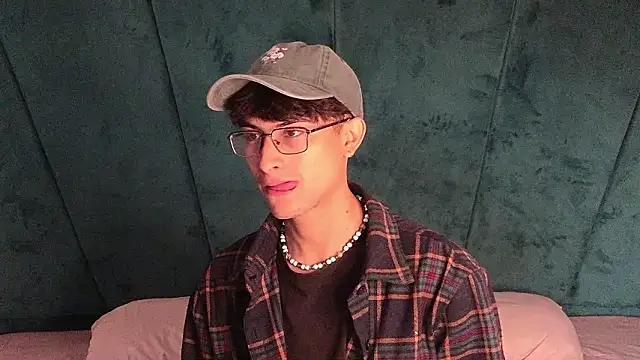 Aaron Eze online show from March 2026 12:14:01 PM