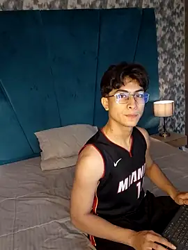 Aaron Eze online show from February 2026 09:06:01 PM