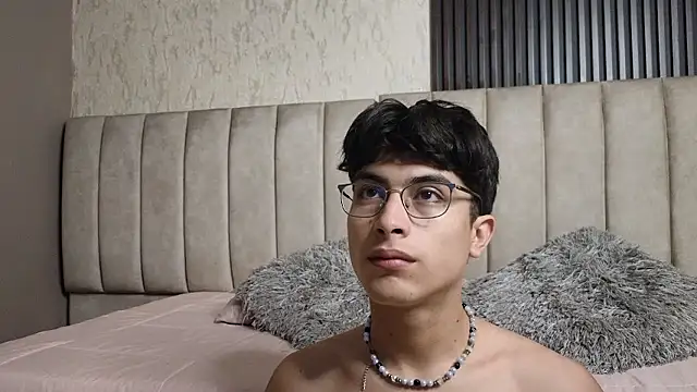 Aaron Eze online show from January 2026 08:05:01 PM