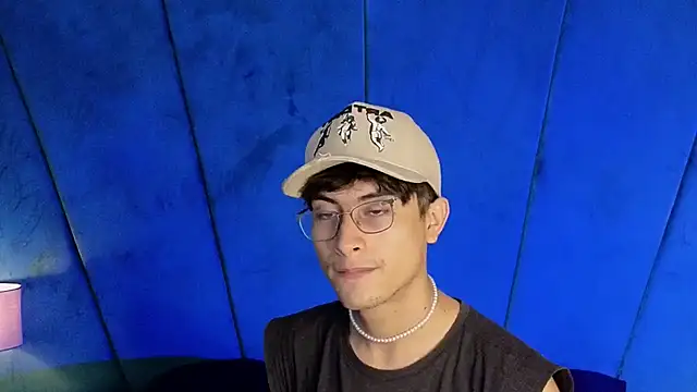 Aaron Eze online show from October 2025 09:25:02 PM