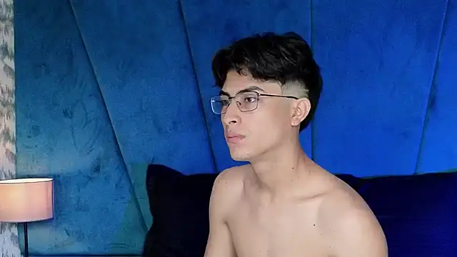 Aaron Eze online show from November 2025 07:07:02 PM