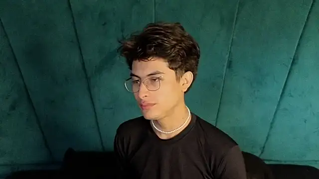 Aaron Eze online show from October 2025 09:32:02 PM