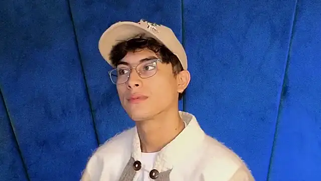 Aaron Eze online show from October 2025 08:53:02 PM