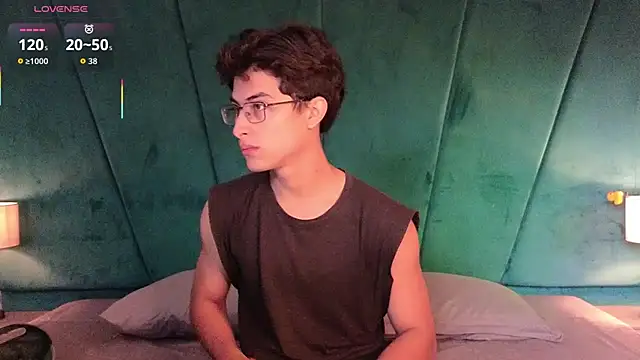 Aaron Eze online show from February 2026 08:38:01 PM