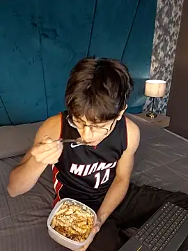 Aaron Eze online show from March 2026 12:42:01 PM