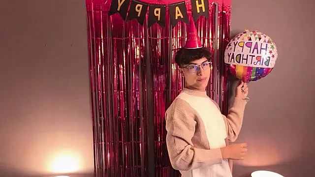 Aaron Eze online show from April 2026 12:39:01 PM