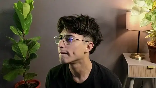 Aaron Eze online show from November 2025 09:19:01 PM