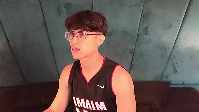 Aaron Eze online show from April 2026 12:31:01 PM