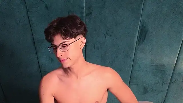 Aaron Eze online show from March 2026 11:54:01 PM