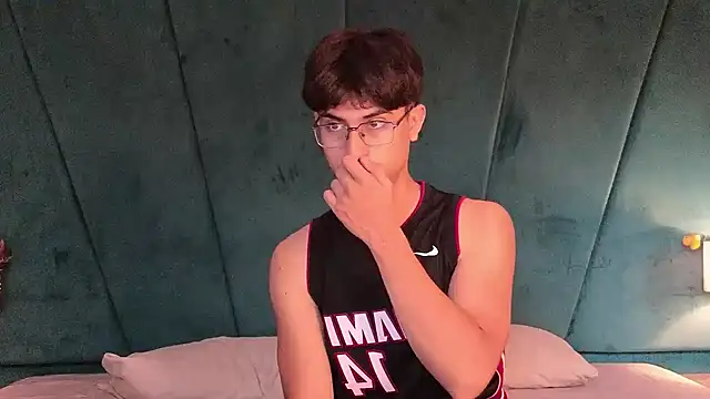 Aaron Eze online show from February 2026 08:17:01 PM