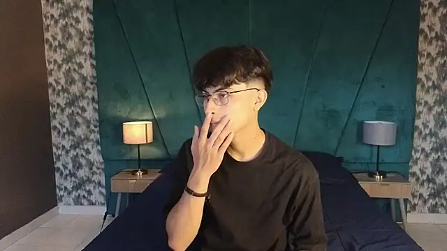 Aaron Eze online show from November 2025 09:26:01 PM