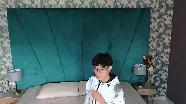 Aaron Eze online show from February 2026 08:41:01 PM