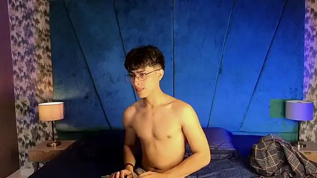 Aaron Eze online show from November 2025 09:08:01 PM