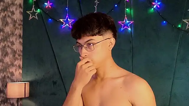 Aaron Eze online show from December 2025 09:09:02 PM