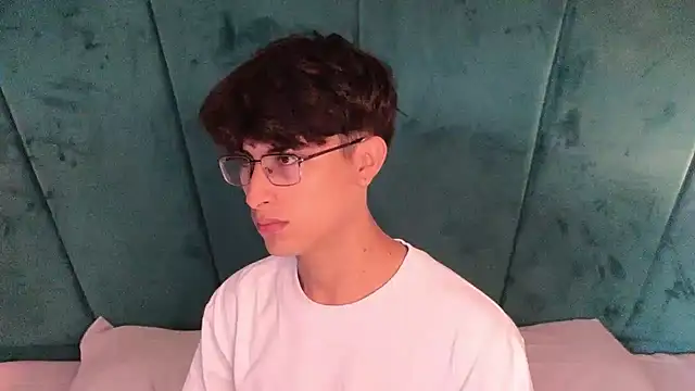 Aaron Eze online show from April 2026 01:23:02 PM