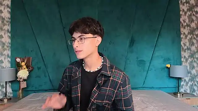 Aaron Eze online show from February 2026 07:32:02 PM