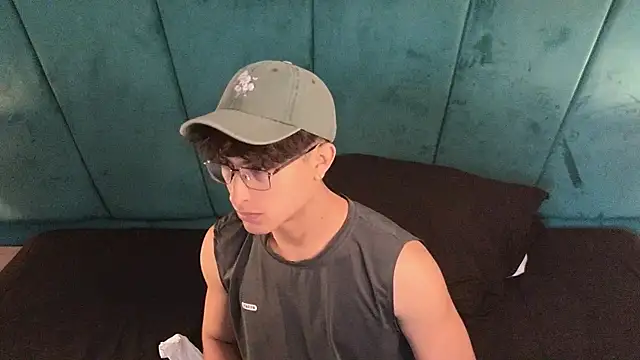 Aaron Eze online show from April 2026 12:34:01 PM