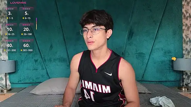 Aaron Eze online show from February 2026 08:37:01 PM