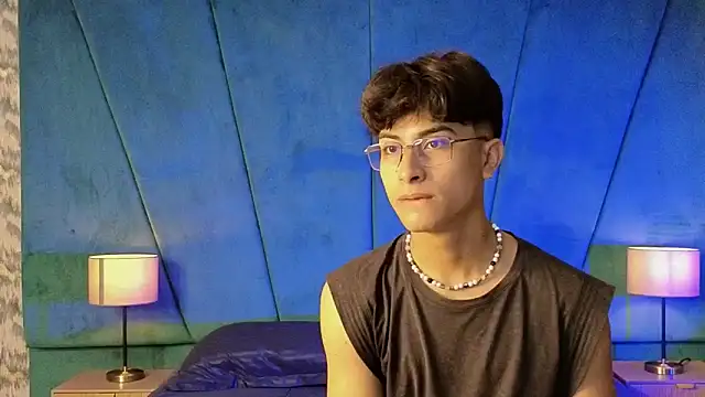 Aaron Eze online show from November 2025 09:15:01 PM