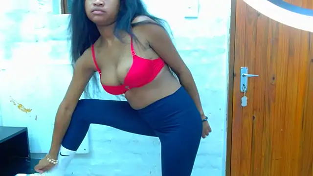 DaisyGirlxx online show from April 2026 06:43:01 PM