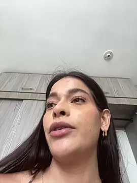 Esmeraldalcl online show from November 2025 07:39:01 PM