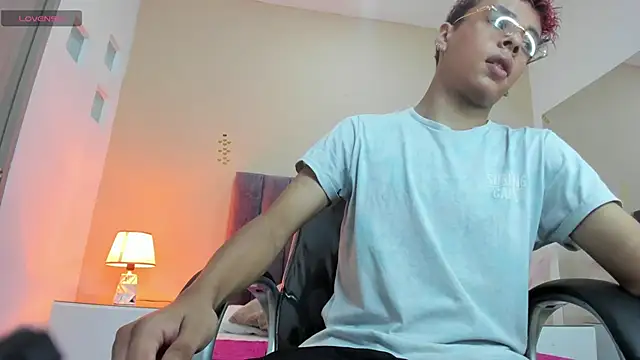 Xavier Fox    online show from February 2026 08:08:01 PM