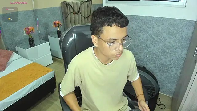 Snapshot of Xavier_Fox___ chatting on October 2025 04:09:01 AM Xavier Fox online show from October 2025 04:09:01 AM