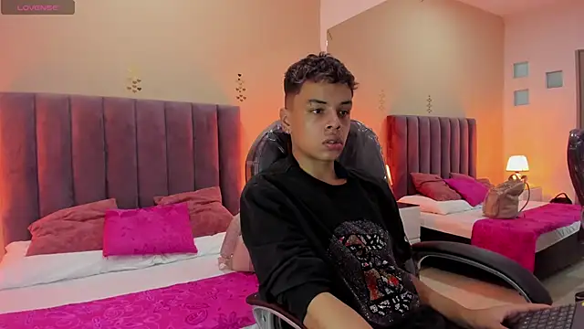 Xavier Fox    online show from February 2026 02:19:02 PM