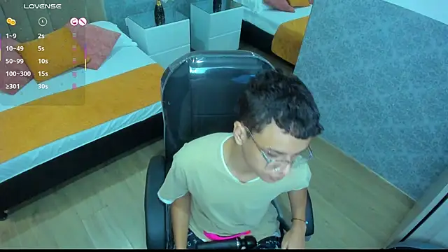 Snapshot of Xavier_Fox___ chatting on November 2025 12:30:01 PM Xavier Fox online show from November 2025 12:30:01 PM