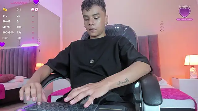 Xavier Fox    online show from February 2026 08:33:02 PM