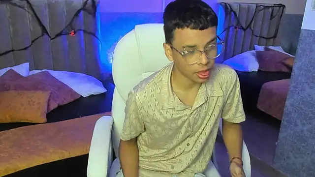 Snapshot of Xavier_Fox___ chatting on October 2025 04:24:02 AM Xavier Fox online show from October 2025 04:24:02 AM