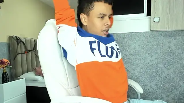 Snapshot of Xavier_Fox___ chatting on October 2025 05:39:01 AM Xavier Fox online show from October 2025 05:39:01 AM