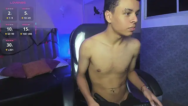 Snapshot of Xavier_Fox___ chatting on November 2025 03:54:01 AM Xavier Fox online show from November 2025 03:54:01 AM