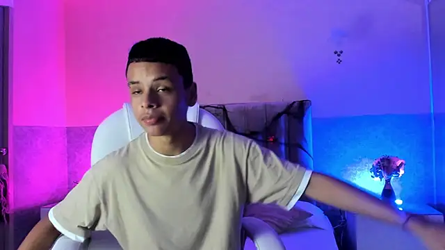 Xavier Fox    online show from October 2025 04:23:01 AM