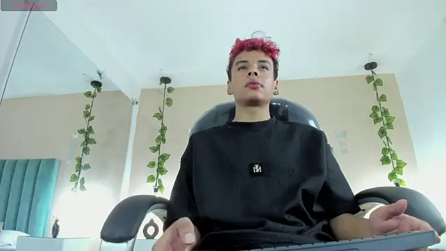 Xavier Fox    online show from February 2026 07:58:02 PM