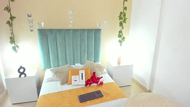 Snapshot of Xavier_Fox___ chatting on November 2025 04:49:02 AM Xavier Fox online show from November 2025 04:49:02 AM