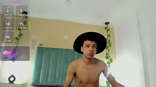 Snapshot of Xavier_Fox___ chatting on November 2025 04:54:01 PM Xavier Fox online show from November 2025 04:54:01 PM