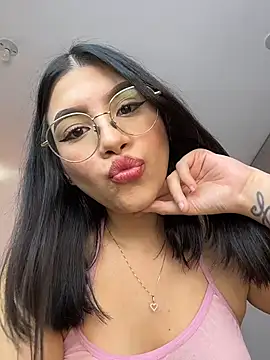 Julietalcl online show from April 2026 08:57:01 PM