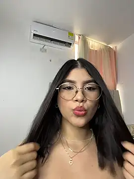 Julietalcl online show from April 2026 08:15:02 PM