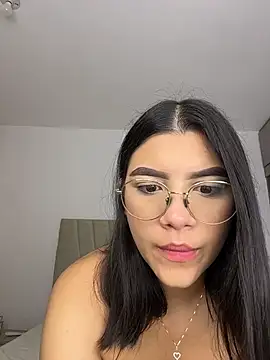 Julietalcl online show from March 2026 09:11:01 AM