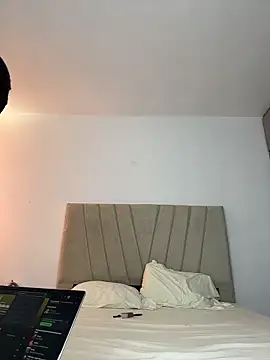 Julietalcl online show from February 2026 06:20:01 PM