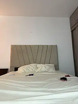 Julietalcl online show from February 2026 07:16:01 PM