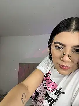 Julietalcl online show from February 2026 02:01:01 AM