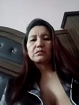 Bigtitsass81 online show from November 2025 08:57:02 PM