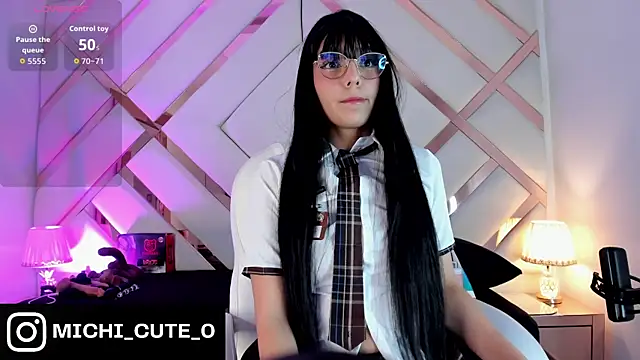 michelle cutee  online show from February 2026 08:00:02 PM